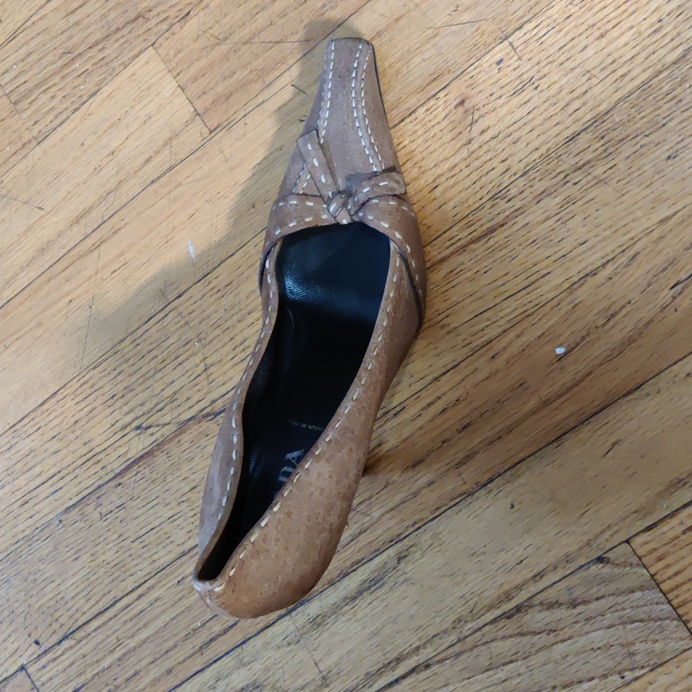 Shoe - Picture 2 of 5